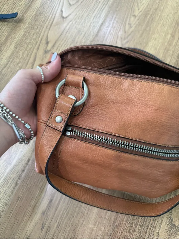 Vintage Fossil tan leather shoulder bag featuring dual shoulder straps - Image 10