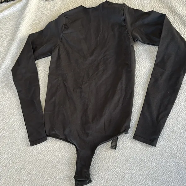 SKIMS Essential Bodysuits Crewmeck long sleeve, Size Small, $78 - Image 8