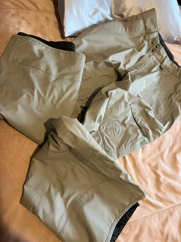 Burton Women's Snowboarding Pants - Image 3