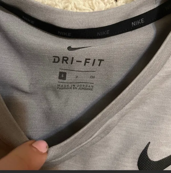 Nike Dri Fit Grey Tee Size Smal - Image 2