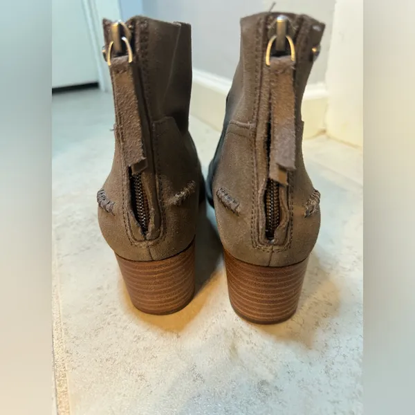 UGG Bandara Ankle‎ Boots, 7.5 - Image 6