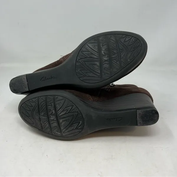 Clarks Crystal Quartz Brown Suede Wedge Ankle Boots Side Zip Womens 9M - Image 4