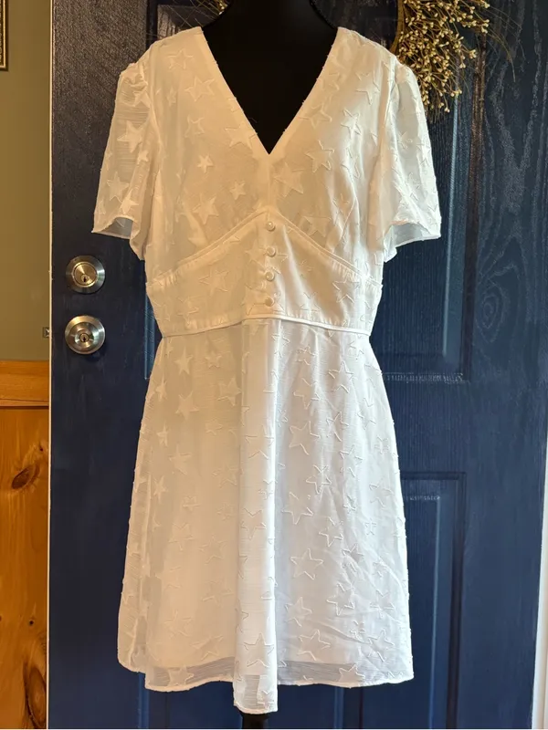Nicole Miller Women's V-Neck Flutter Sleeve Star Print Ivory Sz. 16 NWT - Image 2