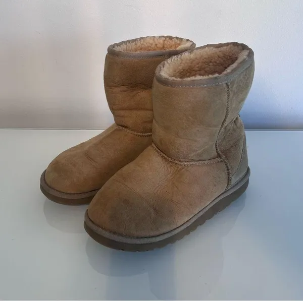 UGG Classic Short II Boots in Stone Size 5 - Image 3