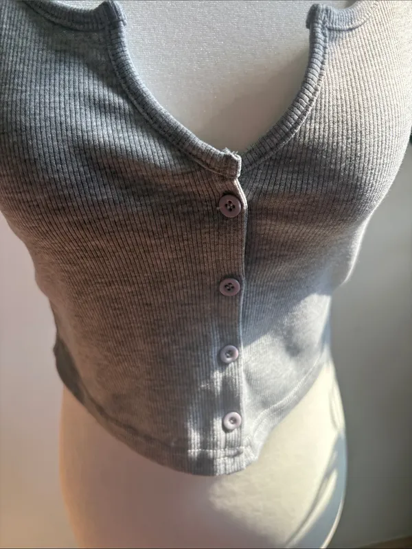 SHEIN Gray Ribbed Notch-Front Button Crop Tank - Image 2