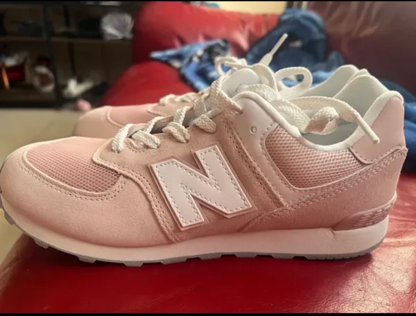 New Balance Women’s Sneakers Baby Pink Size 7 - Image 2