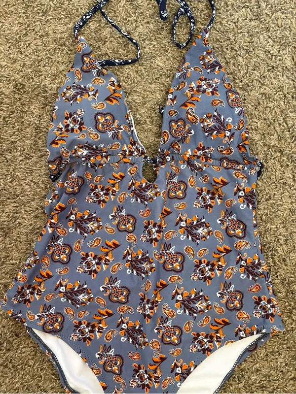 Cupshe Halter One-Piece Swimsuit - Image 3