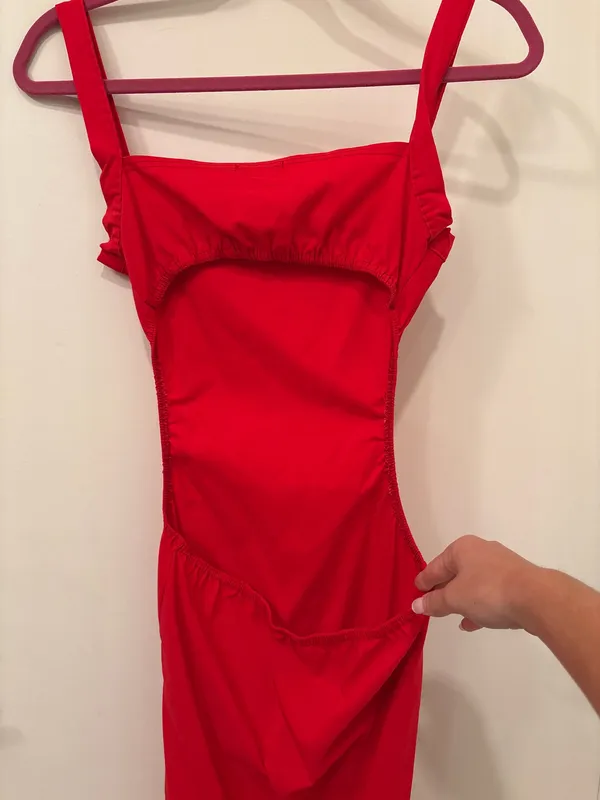 Pretty Little Thing Red Open Back Maxi Dress - Image 4