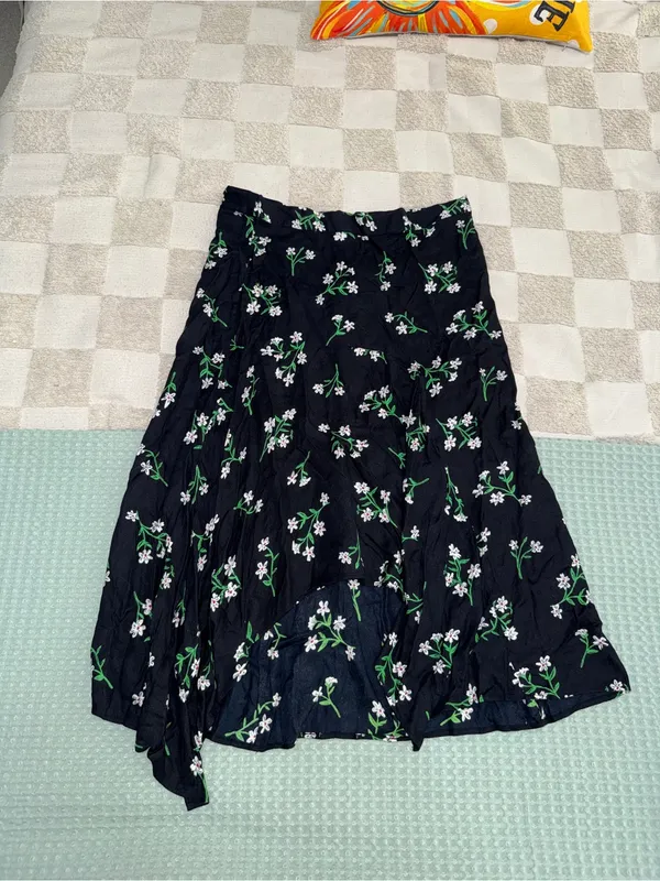 NWT‎ Lush Flirty Floral Skirt size L - Image 2