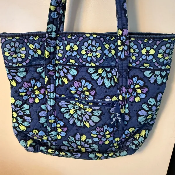 Vera Bradley Tote Indigo Pop‎ Toggle Closure Blue Flower Book Shoulder Beach Bag - Image 4