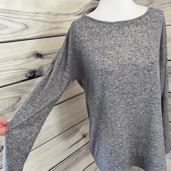 Amazon Grey Backless Twist Long Sleeve Top - Image 3
