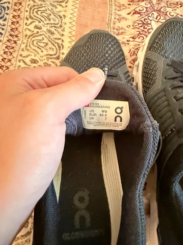 On Cloudswift in black, women's size 9 Black - Image 3