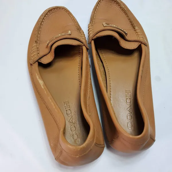 Coach Fredrica Loafers Women 7.5B Tan Leather‎ Gold Logo Driving Moccasins A5175 - Image 6
