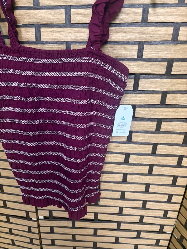 Time and tru burgundy smocked tank top size small - Image 4