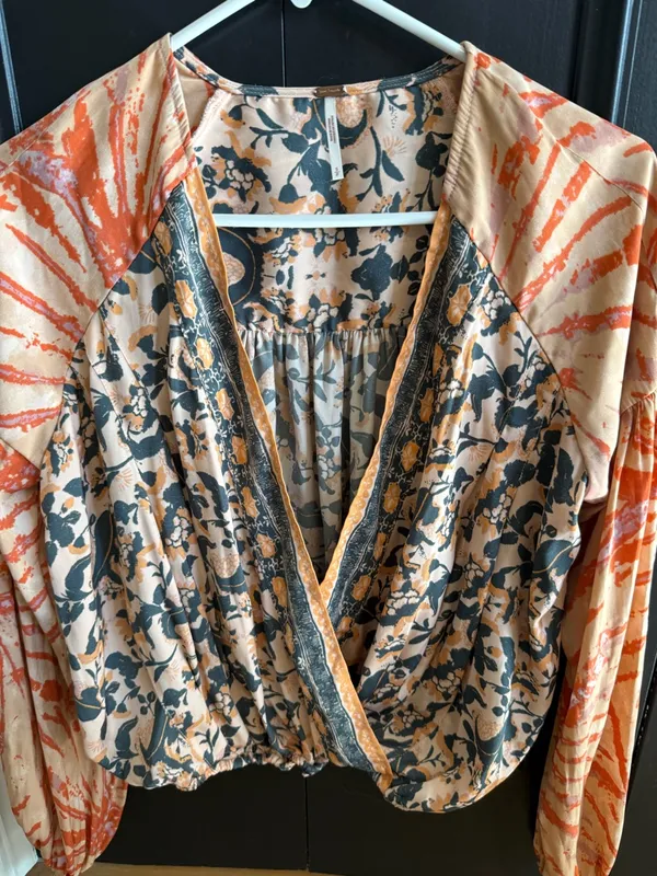 Free People Floral & Tie-Dye Wrap Blouse in Peach and Navy - Image 5