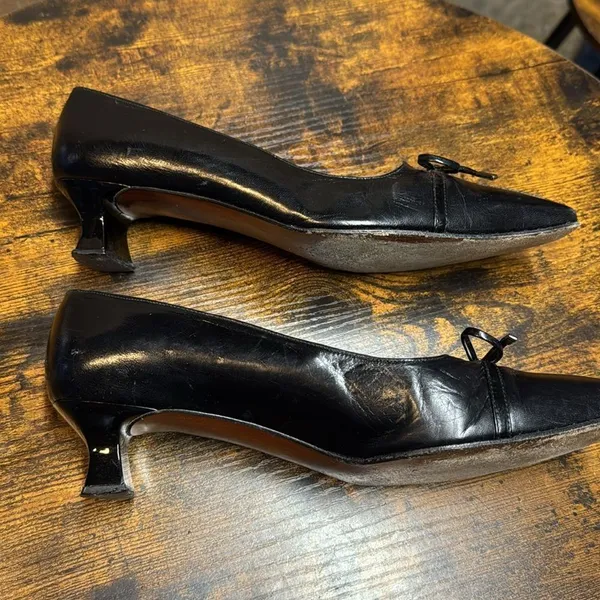 Stuart Weitzman Pointed Toe Low Heel Pumps Black Leather with Bow Accent size 8‎ - Image 7