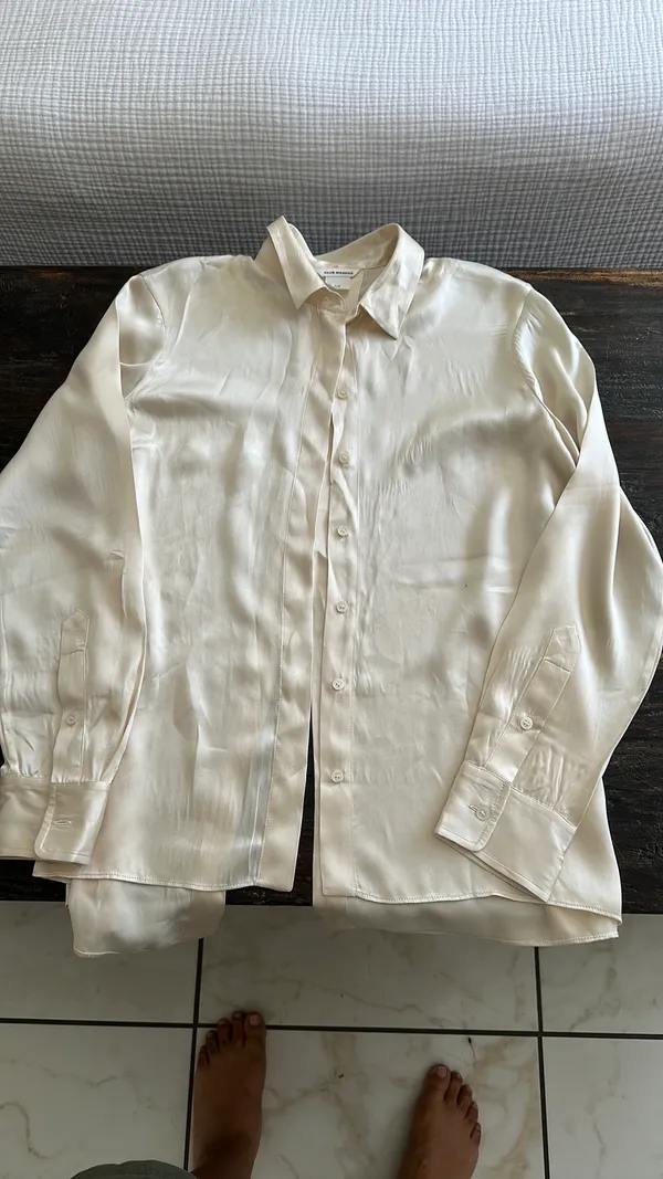 Club Monaco silk top long sleeve - Image 5