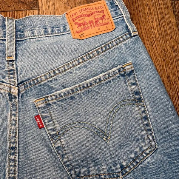 Levis 501 Original High Rise Distressed Denim Shorts Medium Wash Women's size 28 - Image 9