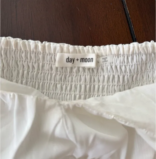 Day + Moon Ruffle Top White Size L - Image 2