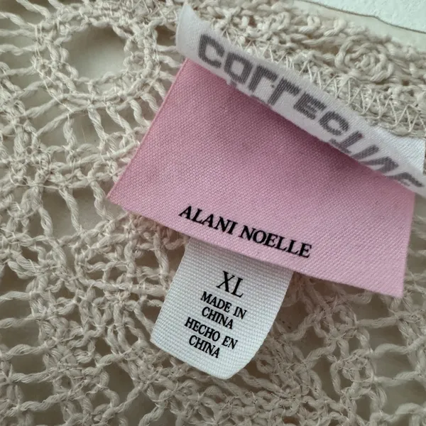 Future‎ Collective Alani Noelle Short Sleeve Tie Front Crochet Lace Stunning - Image 6
