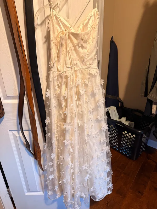 Storia White 3D Midi Flower Dress - Image 2