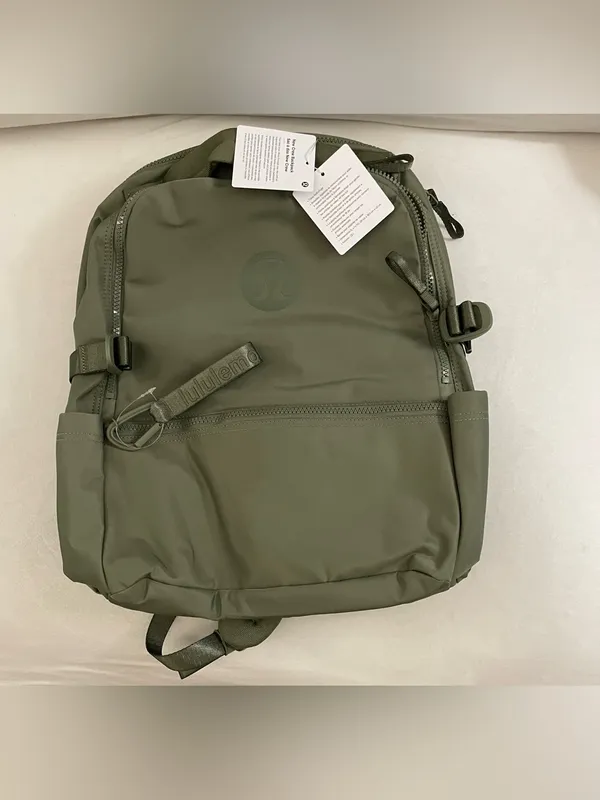 Lululemon NWT New Crew Backpack 22L Water Repellent Green - Image 7