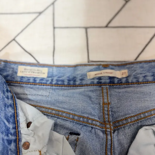 Levi's Wedgie Straight Jeans 27 Blue Light Wash‎ Distressed Ripped High Rise - Image 5
