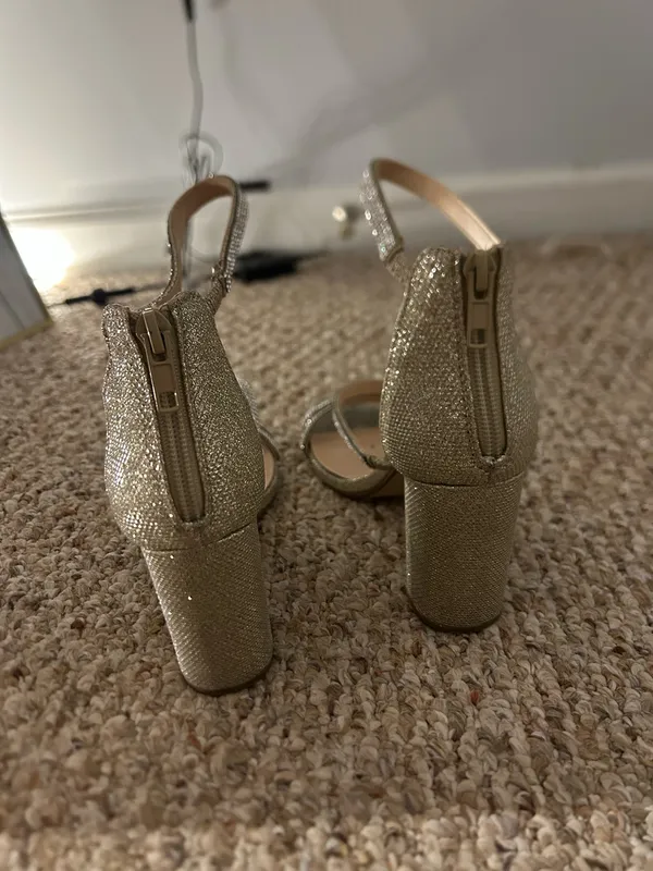 Gold heels Size 7 - Image 3