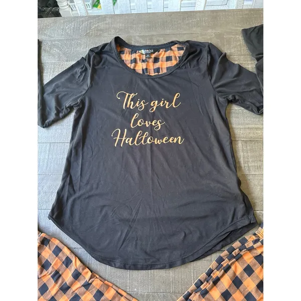 Fabulous Women's 2PC‎ "This Girl Loves Halloween" Pajamas set Size Small - Image 2