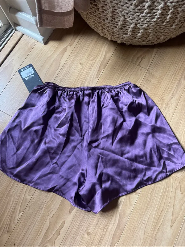 ALO Yoga Silk Luminous Short - Image 4