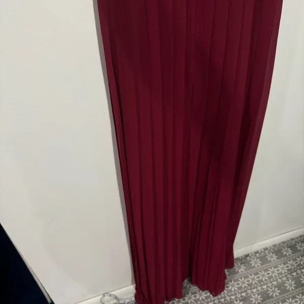 BCBGeneration Burgundy Pleated Maxi Dress Size 6‎ Old Money Goddess Romantic - Image 7