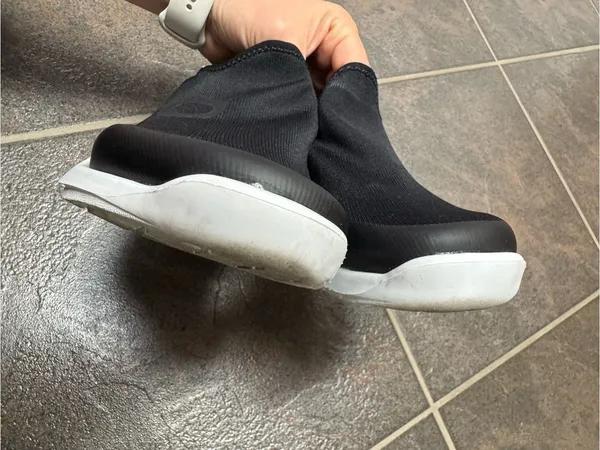 OOFOS OOmg Sport Slip On Lowtop Sneakers Shoes Black White Logo Womens 9 EU 40 - Image 5