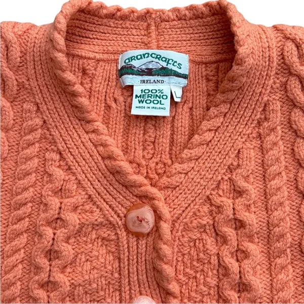 Like New Aran Crafts Merino Wool Cable Knit Crop Lngth Scallop Hem Sweater Large - Image 8
