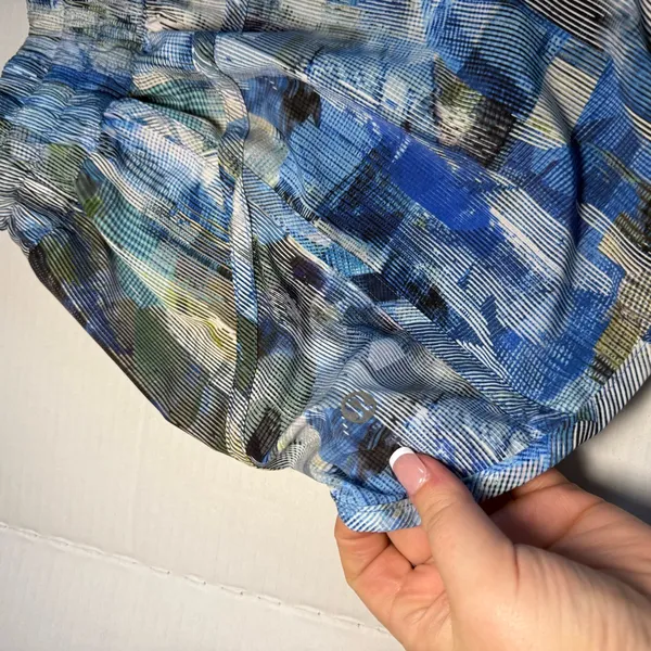 Lululemon Tracker Shorts 4" in Sun Dazed Multi Blue - Image 5