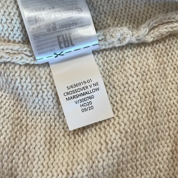 GAP • Crossover V Neck Sweater • Size XS • Marshmallow (Cream/Tan) - Image 10