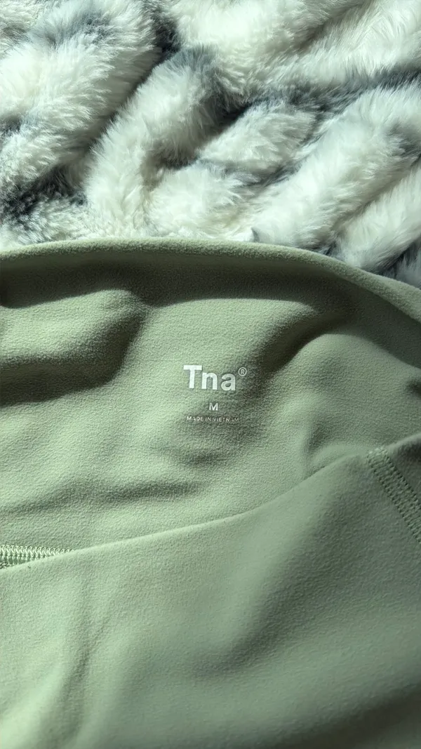 Aritzia Biker Shorts TNA Butter - Image 4