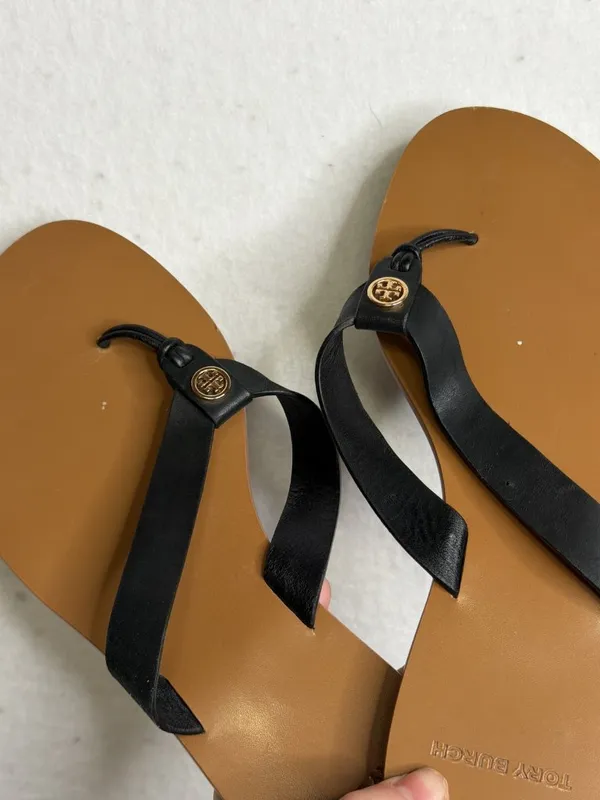 Tory Burch Size 6 Leather Thong Sandals with Gold Hardware - Image 3