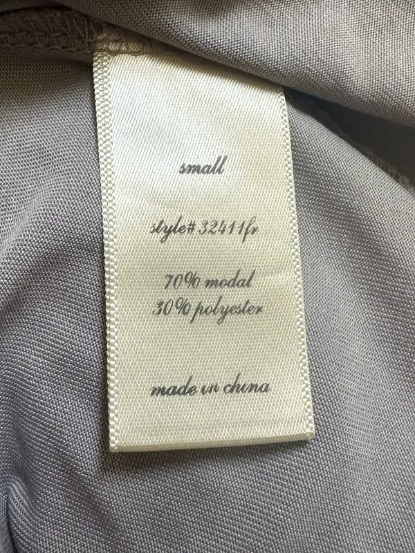 Alya Cuffed Sleeve V Neck T-Shirt - Image 4