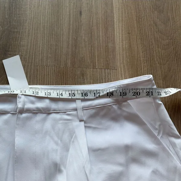 Edikted White High-Waist‎ Tailored Shorts - Image 3