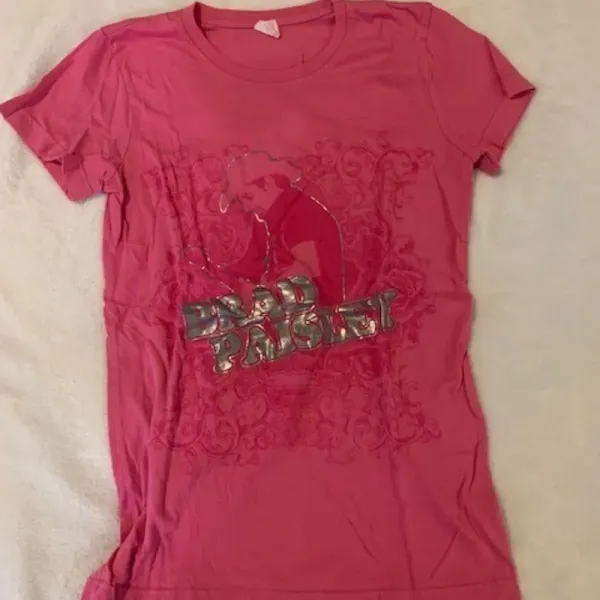 Brad Paisley 2012 Pink Concert Shirt L EUC‎ - Image 2