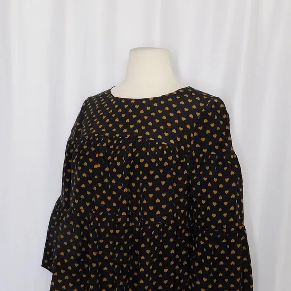 MADEWELL Silk Black Gold Heart Flip Button Back Tiered Top Blouse X-Small - Image 7