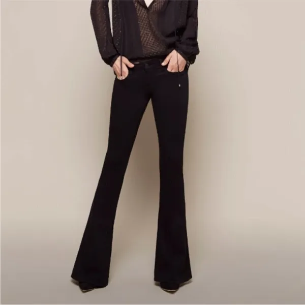 L’Agence Elysee Low Rise Flare Jeans in Noir - Image 2
