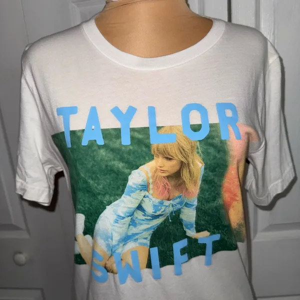 Taylor Swift‎ Tee NWOT Size Small - Image 2