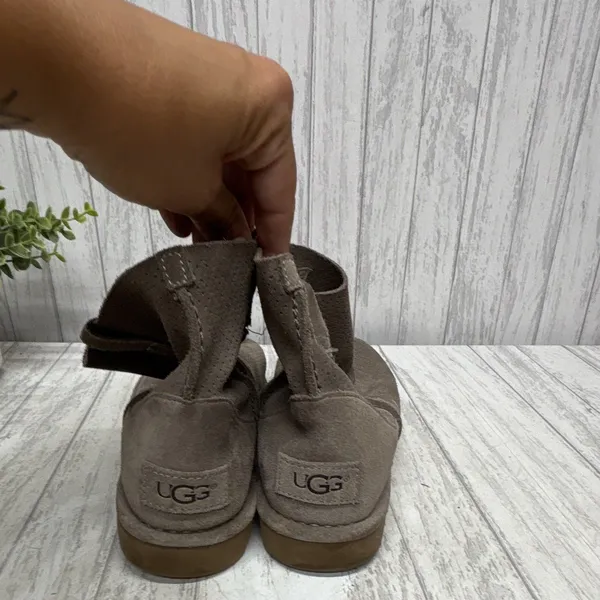 Womens Size 38 US7 UGG Classic Brown Suede Perforated Ankle Booties - Image 4