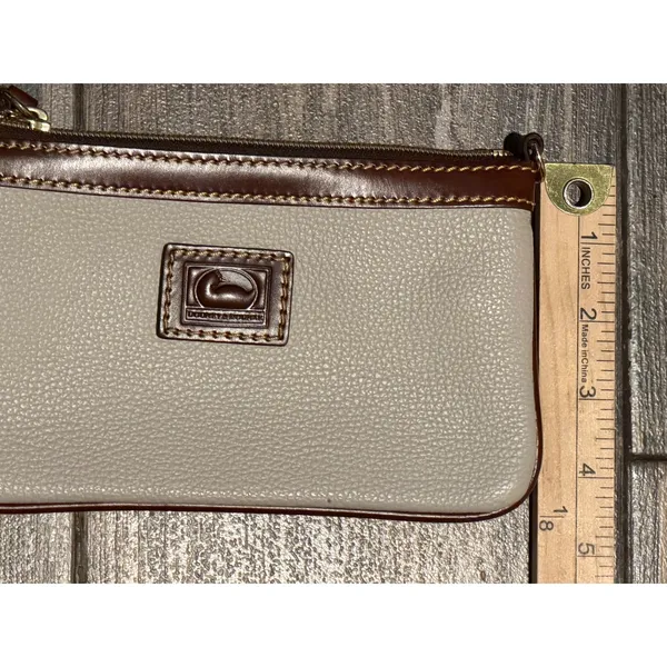 Dooney & Bourke Pebbled Leather Wristlet Cream Brown Duck Logo Wallet Clutch - Image 5