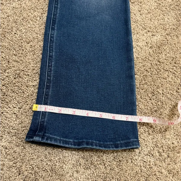 Old Navy Women's Straight Leg Jeans in Dark Blue - Image 6