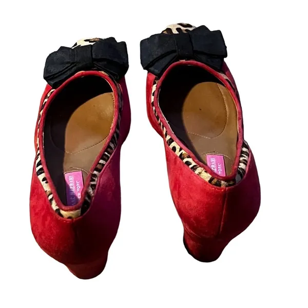 Isaac Mizrahi NY Women's Red Suede Leopard Print Pumps Size 7.5 Bow Detail - Image 4