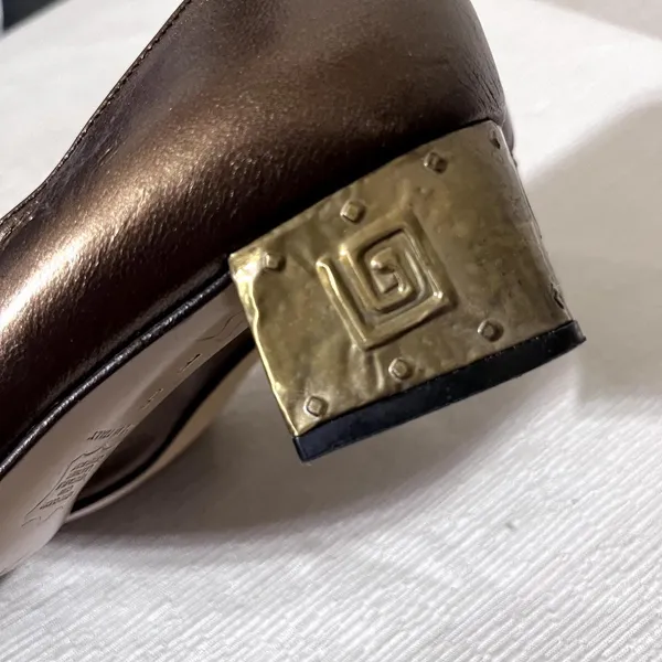 Joel Parker Italy Bronze Metallic Leather Block Heel Pumps Greek Key Detail sz 5 - Image 2