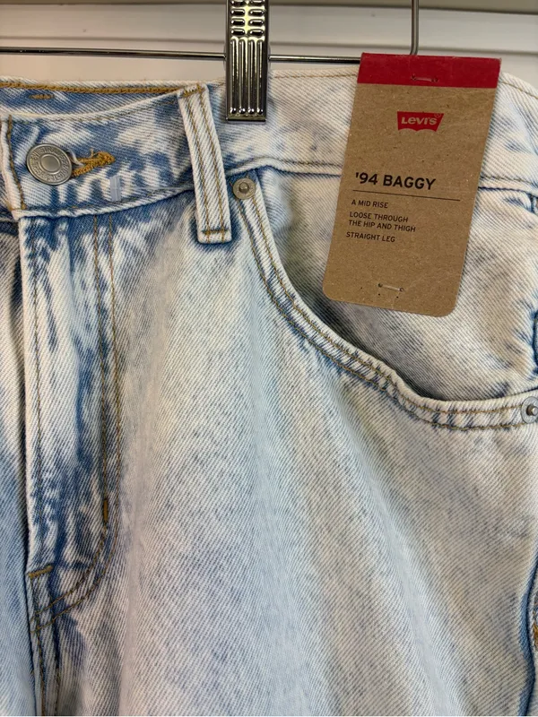 NWT Levi's 94 Baggy Straight Jeans in Light Wash Blue Sz 29 - Image 4