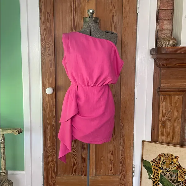 NWT Showpo Niana Hot Pink One Shoulder Draped Ruffle Mini Dress Sz 4 💛🎀 - Image 3